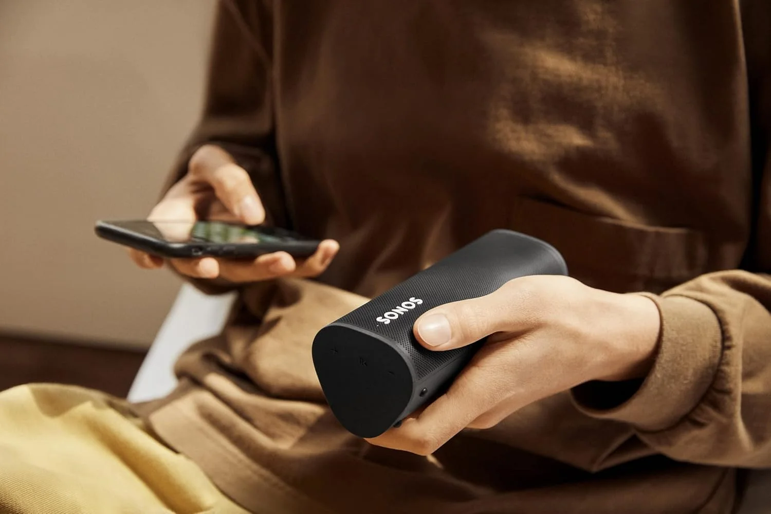 اسپیکر قابل حمل Sonos Roam SL با صدای فراگیر در خانه و بیرون از خانه. این اسپیکر سبک و مقاوم در برابر آب، تا 10 ساعت عمر باتری دارد و با AirPlay2 سازگار است - مشکی اسپیکر قابل حمل Sonos Roam SL با صدای فراگیر در خانه و بیرون از خانه. این اسپیکر سبک و مقاوم در برابر آب، تا 10 ساعت عمر باتری دارد و با AirPlay2 سازگار است - مشکی