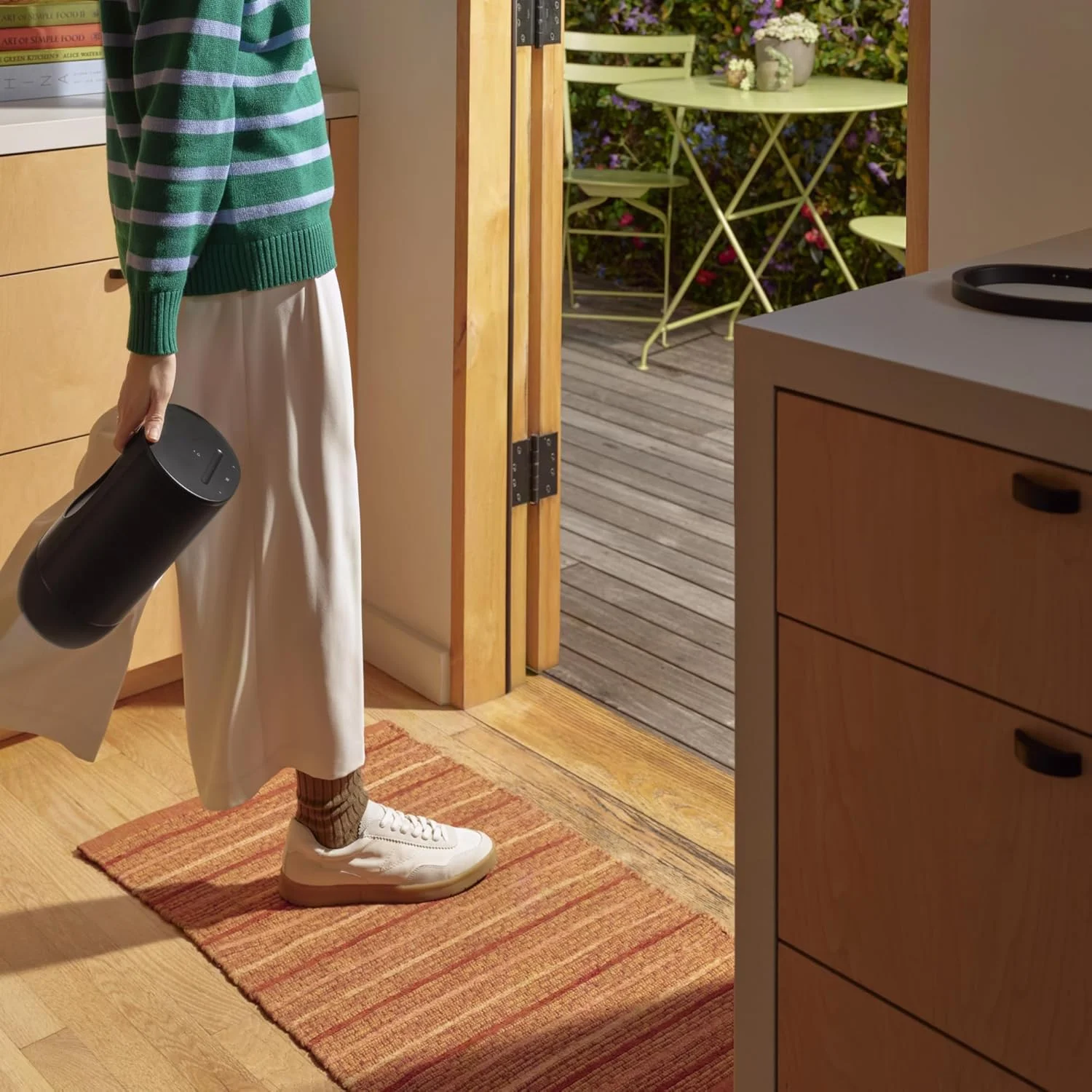 اسپیکر بلوتوثی قابل حمل Sonos Move 2 - مشکی اسپیکر بلوتوثی قابل حمل Sonos Move 2 - مشکی