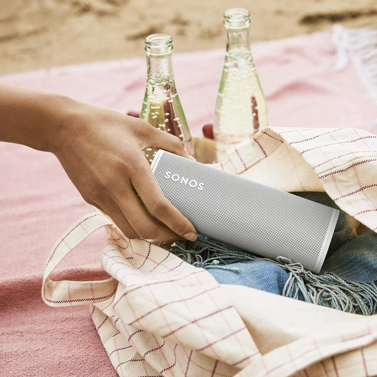 اسپیکر بلوتوثی قابل حمل Sonos Roam - سفید اسپیکر بلوتوثی قابل حمل Sonos Roam - سفید