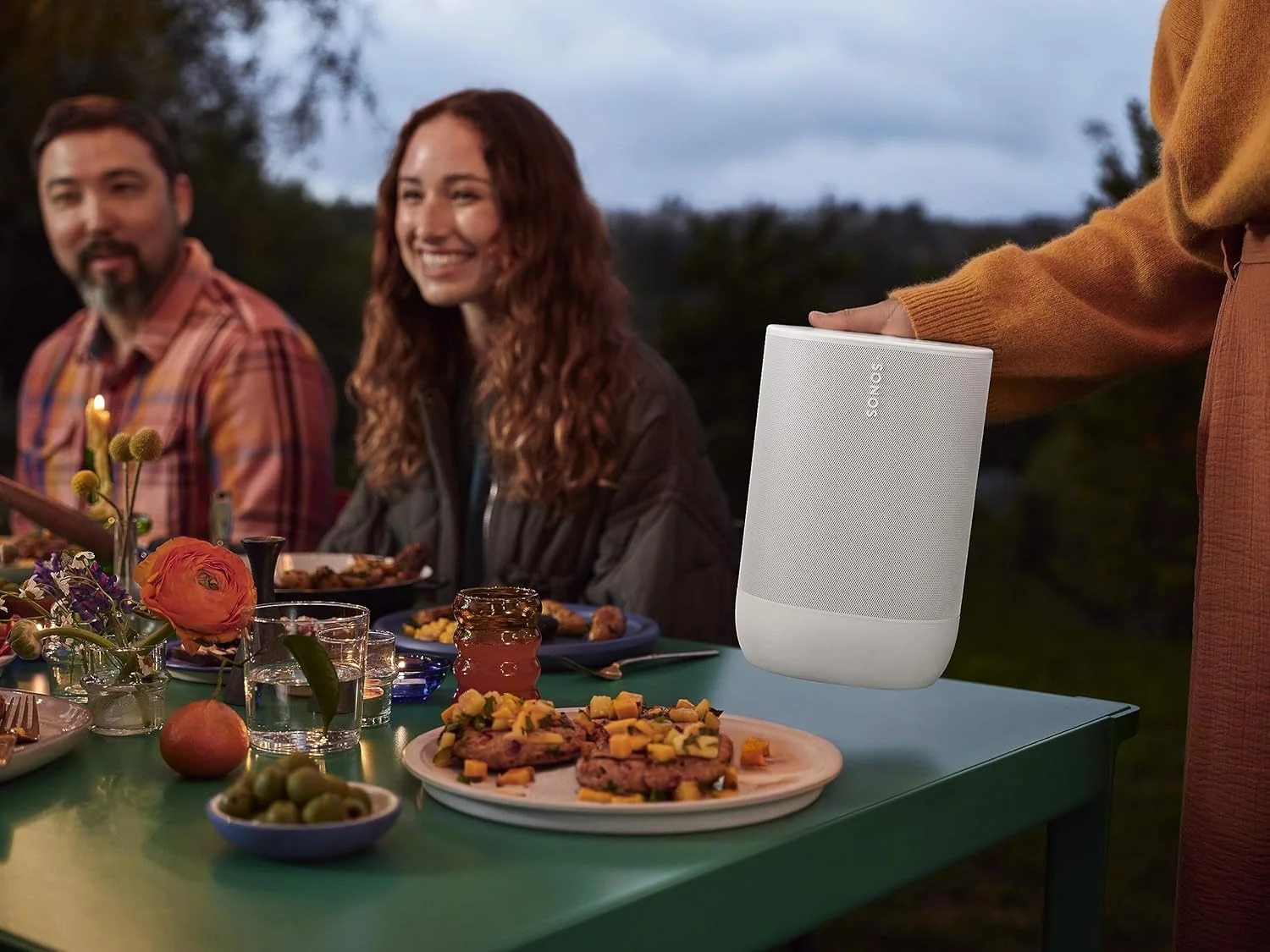 Sonos Move 2، ارتقا یافته از داخل و خارج، قدرتمندترین اسپیکر قابل حمل ما صدای استریو تپنده قلب را در هر کجا که بخواهید ارائه می دهد. (سفید) Sonos Move 2، ارتقا یافته از داخل و خارج، قدرتمندترین اسپیکر قابل حمل ما صدای استریو تپنده قلب را در هر کجا که بخواهید ارائه می دهد. (سفید)