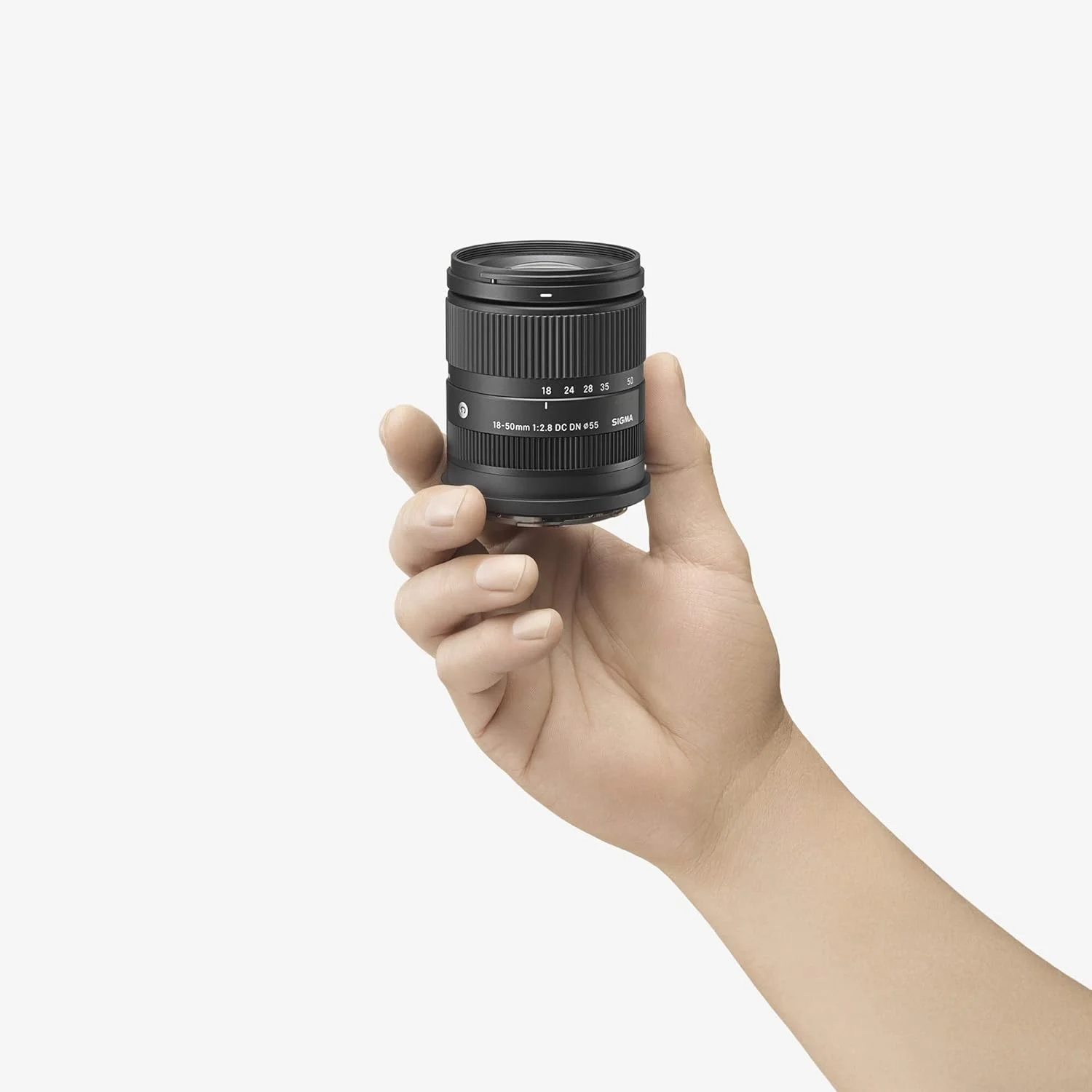 لنز سیگما 18-50mm f/2.8 DC DN Contemporary برای مانت Sony E به همراه فیلتر CPL تیفن، کارت حافظه 64 گیگابایتی SD و کیف دوربین (4 قلم) لنز سیگما 18-50mm f/2.8 DC DN Contemporary برای مانت Sony E به همراه فیلتر CPL تیفن، کارت حافظه 64 گیگابایتی SD و کیف دوربین (4 قلم)