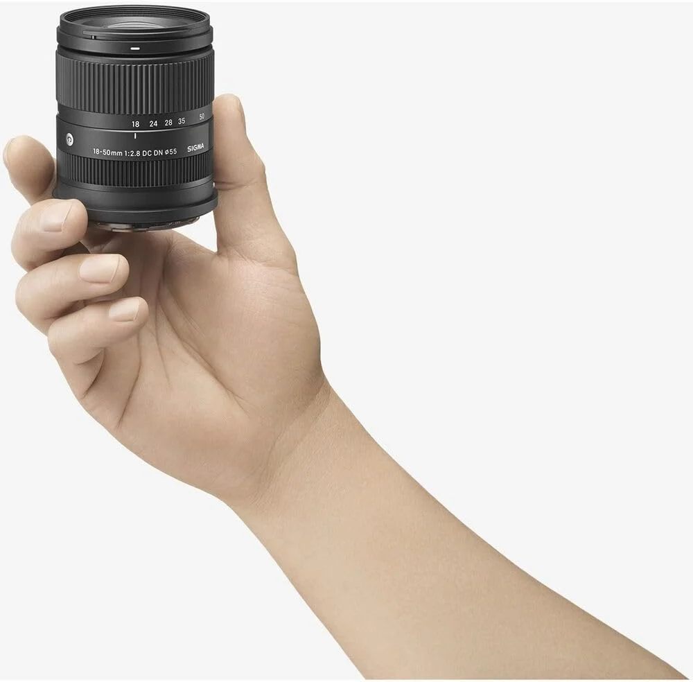 لنز سیگما 18-50mm f/2.8 DC DN Contemporary | بسته نرم افزاری Sony E به همراه فیلتر UV + کیت استارتر عکس (11 قطعه) + پارچه تمیز کننده میکروفیبر (4 عدد) لنز سیگما 18-50mm f/2.8 DC DN Contemporary | بسته نرم افزاری Sony E به همراه فیلتر UV + کیت استارتر عکس (11 قطعه) + پارچه تمیز کننده میکروفیبر (4 عدد)
