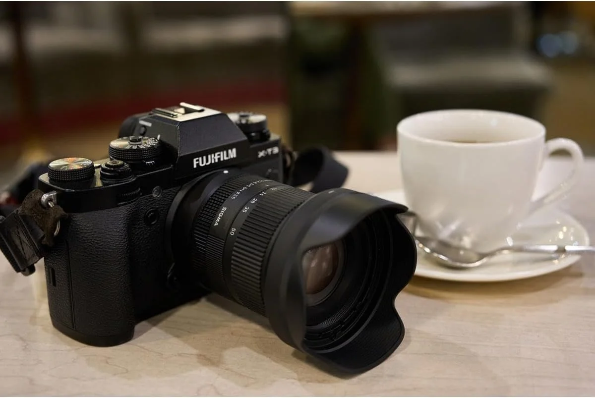 لنز سیگما 18-50mm F2.8 DC DN Contemporary برای Fujifilm X mount، نسخه امارات لنز سیگما 18-50mm F2.8 DC DN Contemporary برای Fujifilm X mount، نسخه امارات