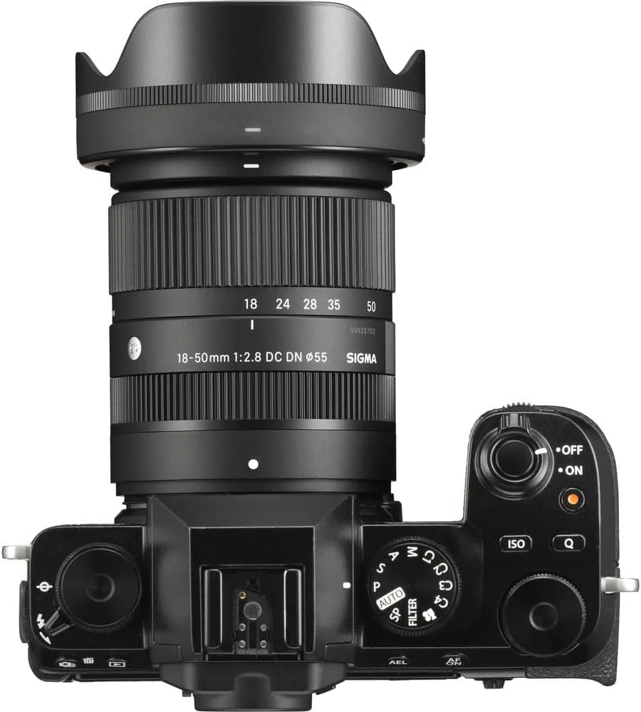 لنز سیگما 18-50mm F2.8 DC DN Contemporary برای Fujifilm X mount، نسخه امارات لنز سیگما 18-50mm F2.8 DC DN Contemporary برای Fujifilm X mount، نسخه امارات