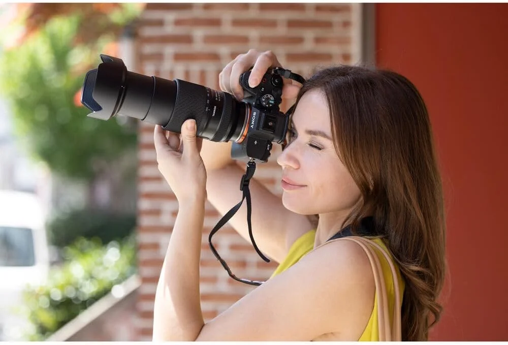 لنز سبک وزن تامرون 28-300mm f/4-7.1 Di III VC VXD برای دوربینهای بدون آینه (Sony E) (A074) + کارت حافظه 64 گیگابایتی + کیت فیلتر + کوله پشتی + کیف لنز + سه پایه انعطاف پذیر + نگهدارنده درب لنز + موارد دیگر لنز سبک وزن تامرون 28-300mm f/4-7.1 Di III VC VXD برای دوربینهای بدون آینه (Sony E) (A074) + کارت حافظه 64 گیگابایتی + کیت فیلتر + کوله پشتی + کیف لنز + سه پایه انعطاف پذیر + نگهدارنده درب لنز + موارد دیگر