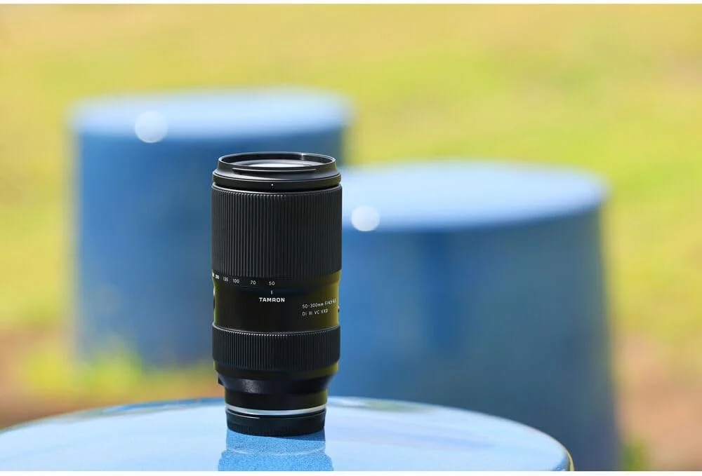 لنز تامرون 50-300mm f/4.5-6.3 Di III VC VXD برای دوربین‌های بدون آینه (Sony E) (AFA069S700) + کیت فیلتر + کیف لنز + نگهدارنده درب لنز + کیت تمیز کننده