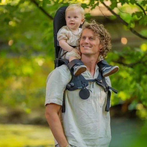 حامل شانه کودک، 1.6 کیلوگرم | برای نوزادان، کودکان و نوپایان بالای 6 ماه | حداکثر وزن کودک 18 کیلوگرم | تاشو | قابل حمل | استفاده آسان | صندلی پد دار | ایمن | آبی تیره حامل شانه کودک، 1.6 کیلوگرم | برای نوزادان، کودکان و نوپایان بالای 6 ماه | حداکثر وزن کودک 18 کیلوگرم | تاشو | قابل حمل | استفاده آسان | صندلی پد دار | ایمن | آبی تیره