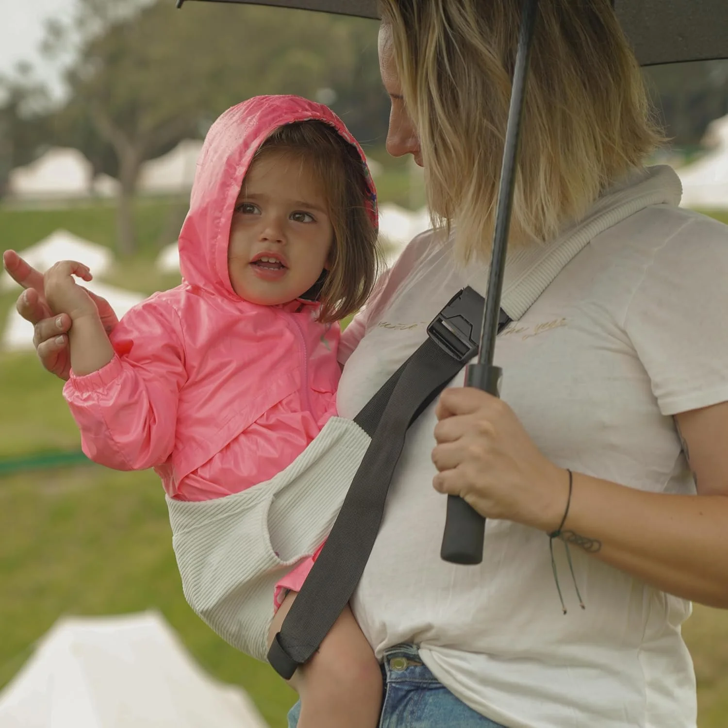 آغوشی کودک ارگونومیک، سبک و قابل تنظیم با جیب زیپدار، پد شانه و پشتیبانی ضد لغزش، مناسب برای پدران و مادران ماجراجو و تازهکار، از 9 ماهگی تا 4 سالگی آغوشی کودک ارگونومیک، سبک و قابل تنظیم با جیب زیپدار، پد شانه و پشتیبانی ضد لغزش، مناسب برای پدران و مادران ماجراجو و تازهکار، از 9 ماهگی تا 4 سالگی