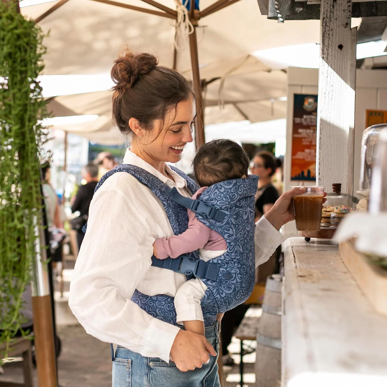 آغوشی نوزاد اینفانتینو مدل Flip 4-in-1، قابل تنظیم، ارگونومیک، ضروری برای سیسمونی، مناسب نوزاد تا نوپا، طرح گلدار سرمه ای آغوشی نوزاد اینفانتینو مدل Flip 4-in-1، قابل تنظیم، ارگونومیک، ضروری برای سیسمونی، مناسب نوزاد تا نوپا، طرح گلدار سرمه ای