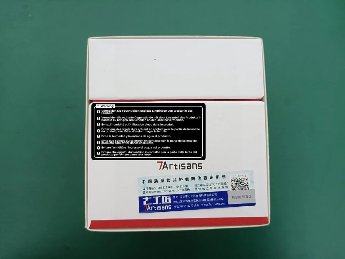 لنز ماکرو 60 میلی‌متری F2.8 سونی 7artisans به همراه دستمال Pergear، لنز ثابت با فوکوس دستی APS-C برای دوربین‌های بدون آینه Sony E-Mount به همراه کیف لنز و آچار فوکوس، مشکی