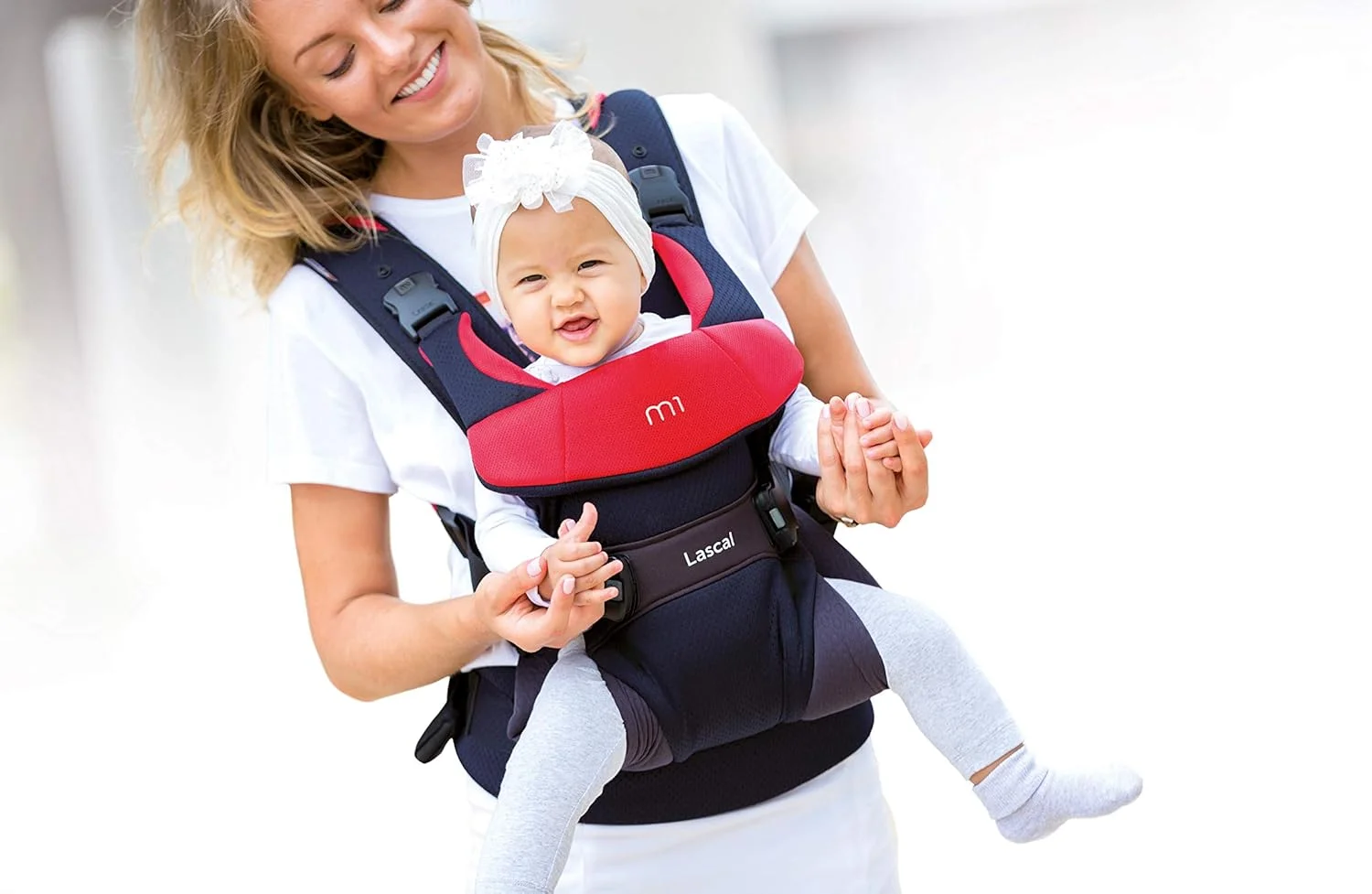 Lascal m1 Carrier, Ergonomic Baby Carrier for Easy Transport, Newborn Baby Carrier Also for Infants (3.5 kg – 15 kg), Baby Accessory with Infant M Seat, Black/Red Lascal m1 Carrier, Ergonomic Baby Carrier for Easy Transport, Newborn Baby Carrier Also for Infants (3.5 kg – 15 kg), Baby Accessory with Infant M Seat, Black/Red