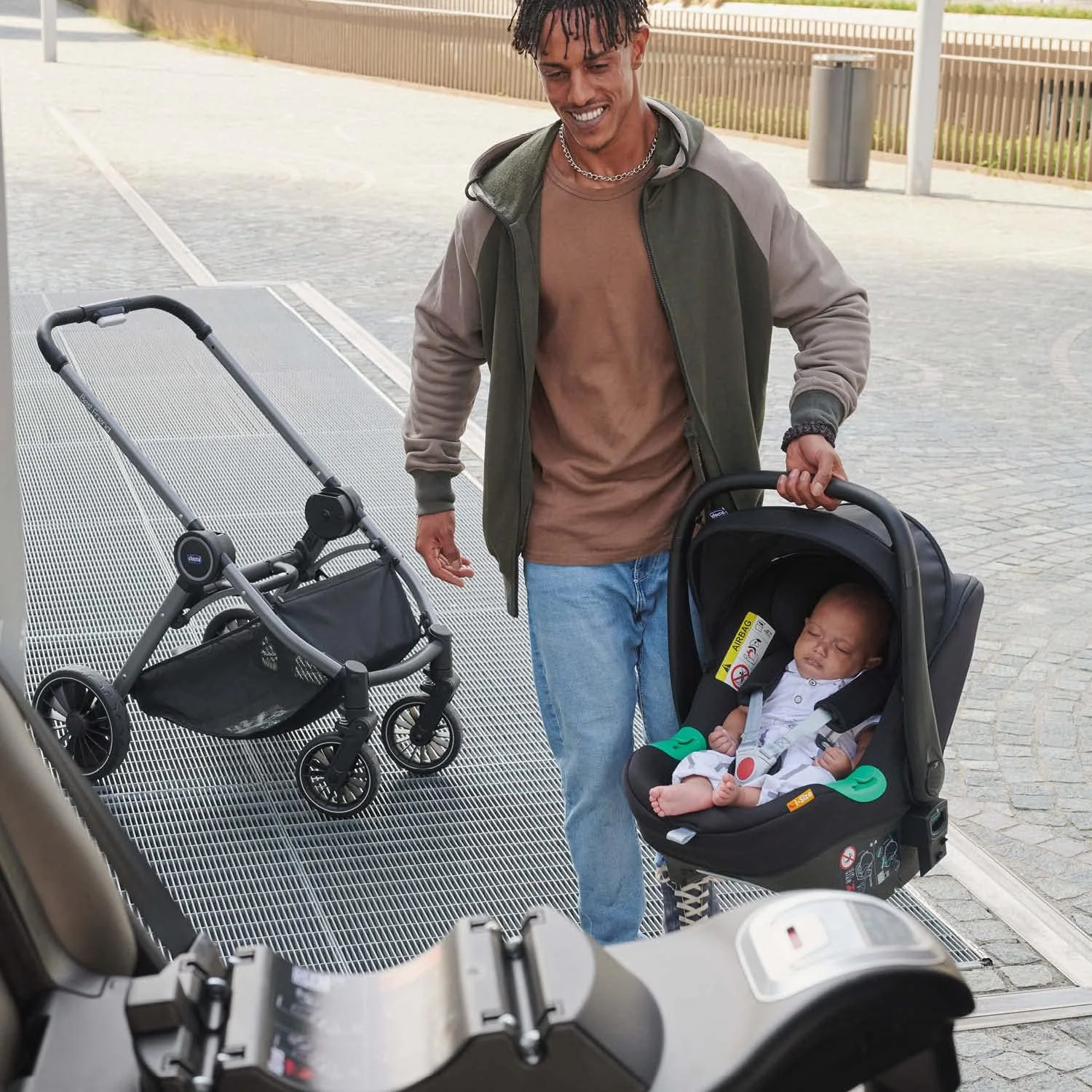 صندلی ماشین چیکو کیروس ایوو I-Size Fast In مناسب برای کودکان 40-78 سانتی متر – حداکثر 13 کیلوگرم، مشکی