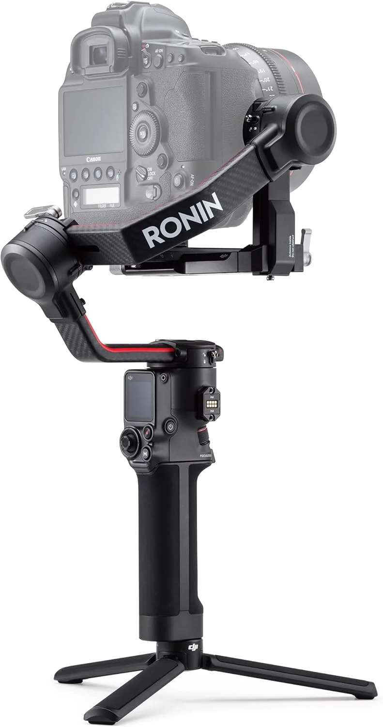 DJI RS 2 - لرزشگیر گیمبال 3 محوره برای دوربین های DSLR و بدون آینه، نیکون، سونی، پاناسونیک، کانن، فوجی، ظرفیت حمل تست شده 4.5 کیلوگرم، صفحه لمسی تمام رنگی 1.4 اینچی، ساختار فیبر کربنی، مشکی (بازسازی شده)
