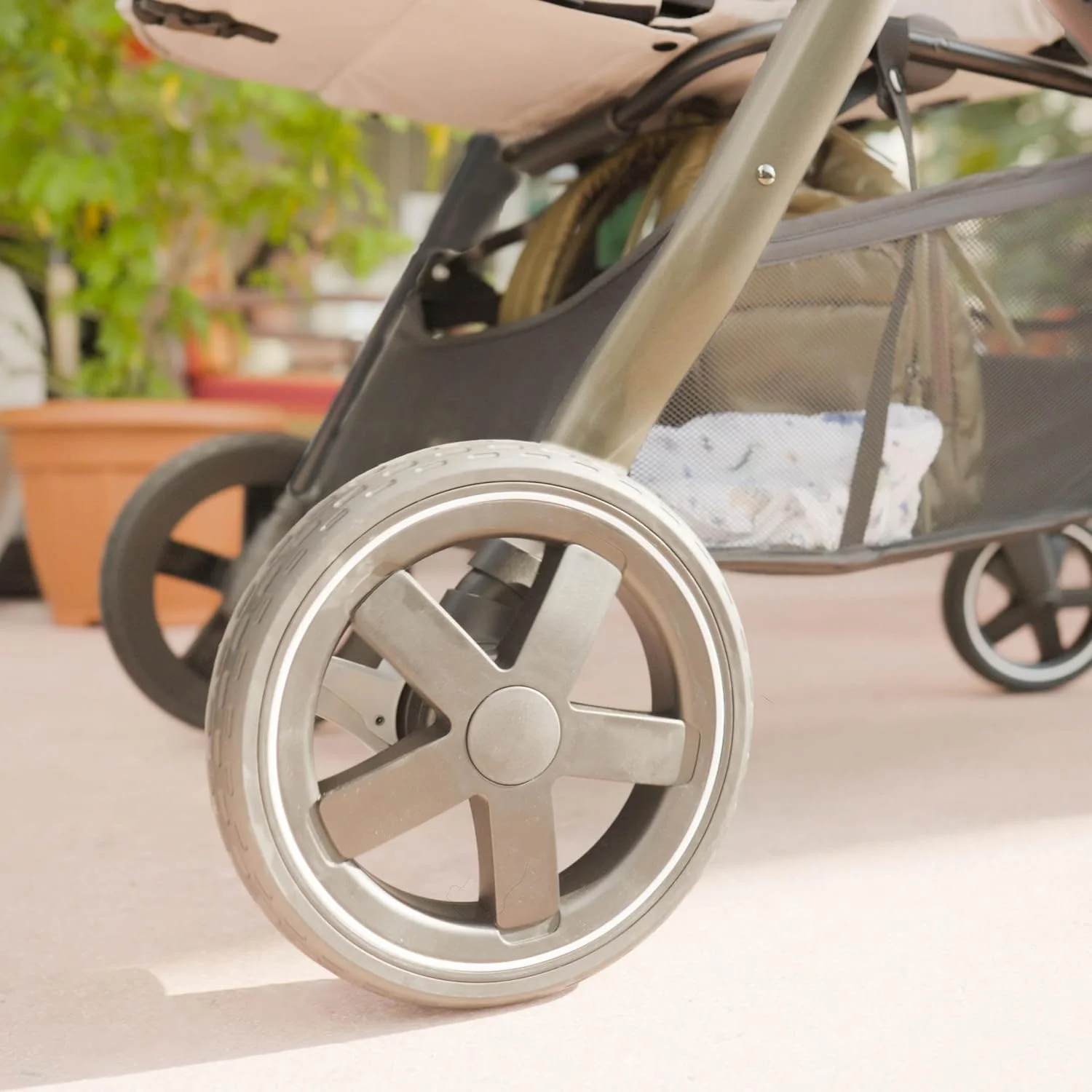 ست مسافرتی ماکسی کوزی Zelia™ Luxe 5-in-1 Modular - صندلی ماشین کودک و کالسکه ترکیبی در رنگ New Hope Grey ست مسافرتی ماکسی کوزی Zelia™ Luxe 5-in-1 Modular - صندلی ماشین کودک و کالسکه ترکیبی در رنگ New Hope Grey