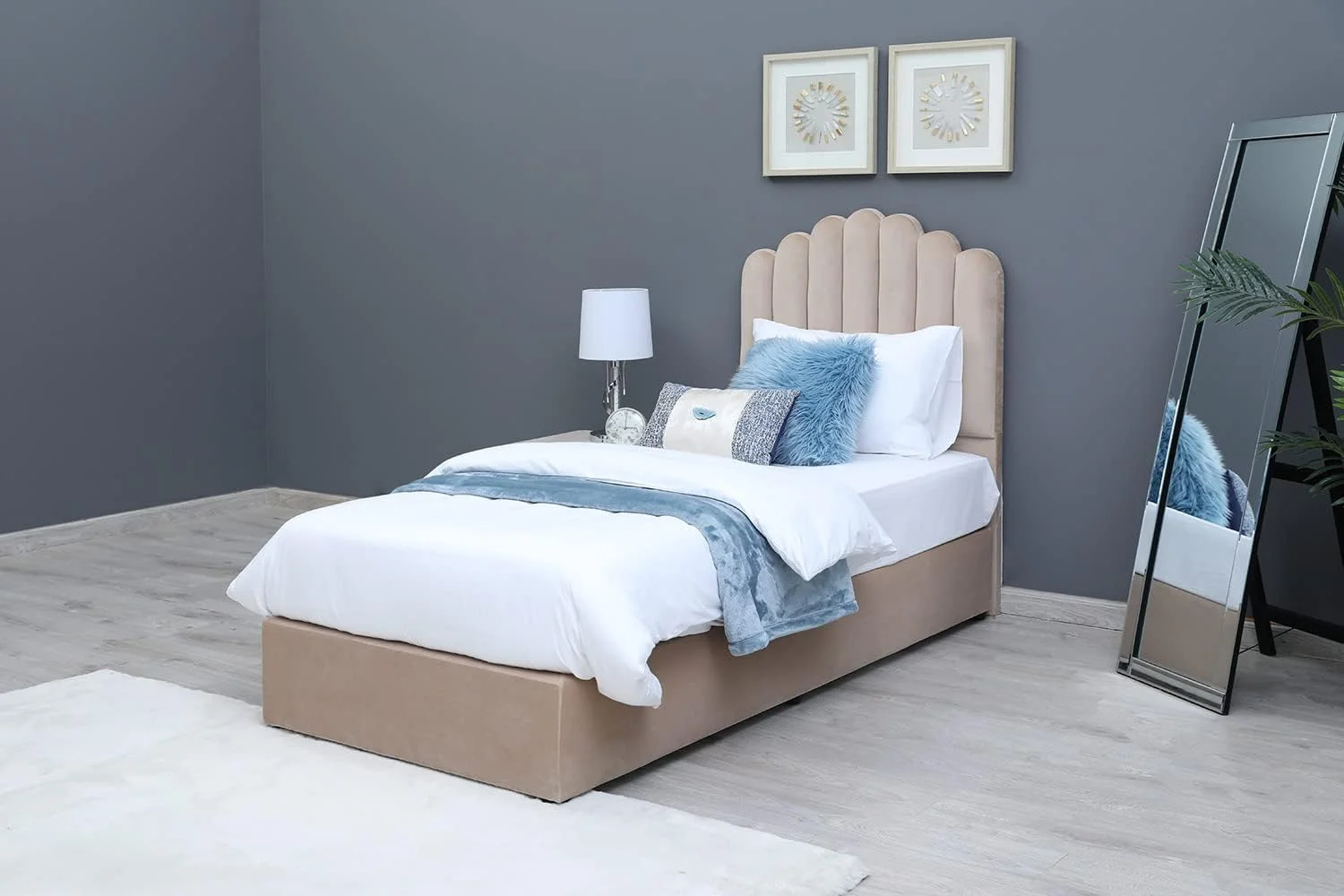 تخت یک نفره آنا از مبلمان خانگی پان امارات، مخمل، 120X200، بژ تخت یک نفره آنا از مبلمان خانگی پان امارات، مخمل، 120X200، بژ