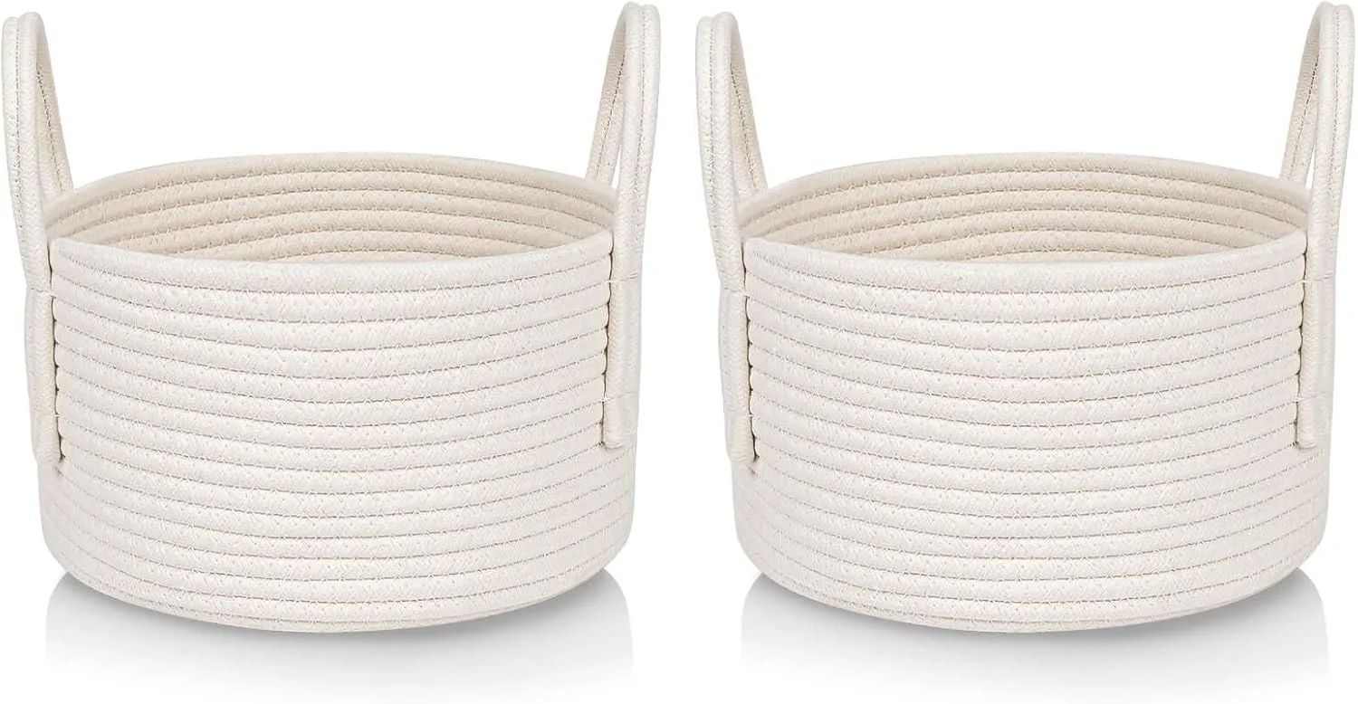 سبد ذخیره سازی طنابی پنبه ای کوچک آزونه، بسته 2 عددی سبد های کوچک و زیبای اتاق کودک، سبد ذخیره سازی اسباب بازی گربه، ست 2 عددی سبد بافته نرم، سبد مکعبی سازمان دهنده، سبد تزئینی خانه به رنگ سفید مایل به کرم، 9.5x5.51 اینچ