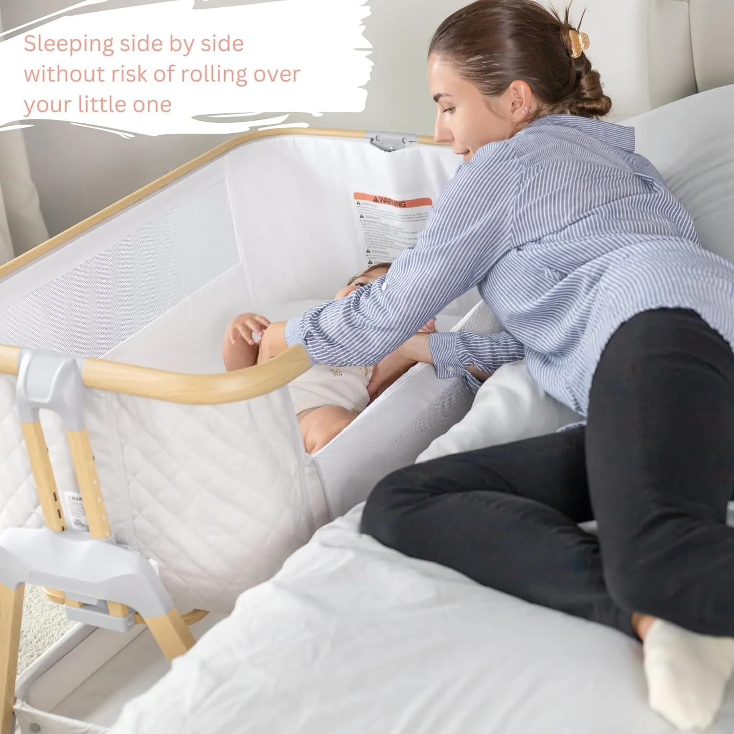 گهواره نوزاد 3 در 1 با چرخ، تخت کنار تختی قابل حمل برای نوزاد با 7 ارتفاع قابل تنظیم و تشک فوم، تخت کنار تخت نوزاد برای نوزادان تازه متولد شده و نوزادان با سبد ذخیره سازی، کیف حمل گنجانده شده است