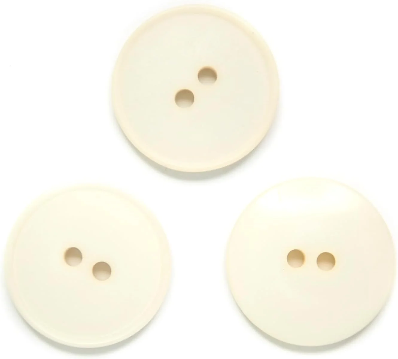 دکمه های خیاطی و صنایع دستی Hemline - پایه: نایلونی گرد | رنگ کرم - اندازه 23 میلی متر | کد محصول: BOX/04.102.36.03