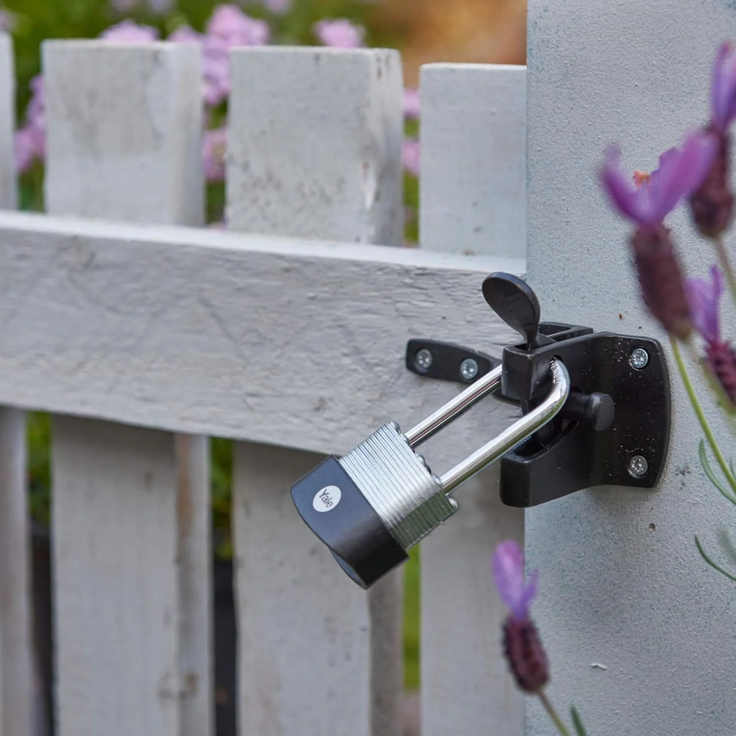 قفل آویز فولادی لمینت شده 40 میلی متری با امنیت بالا Yale - Y125B/40/163/1 - میله فولادی سخت کاری شده بلند - 3 کلید قفل آویز فولادی لمینت شده 40 میلی متری با امنیت بالا Yale - Y125B/40/163/1 - میله فولادی سخت کاری شده بلند - 3 کلید