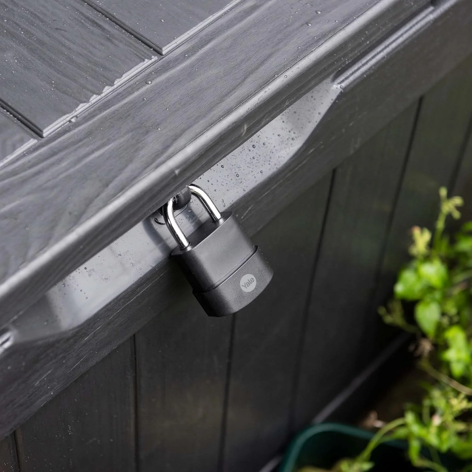 قفل آویز ضد آب حداکثر امنیت Yale - Y227B/55/126/1 با محافظ 55 میلی‌متری - میله بورون باز - 3 کلید