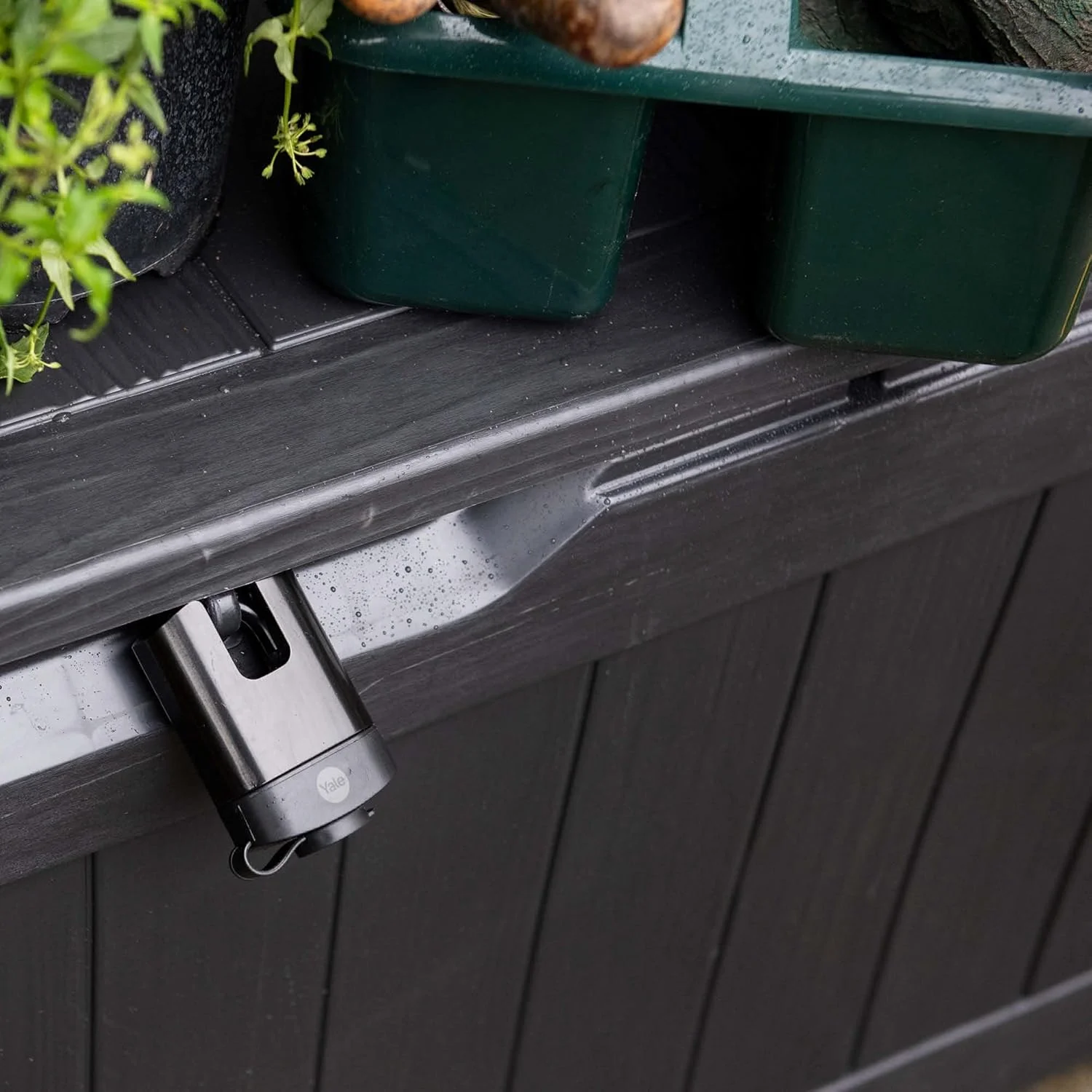 قفل آویز برنجی ییل مدل Y221B/52/125/1 با حلقه بسته (53 میلی متر) - قفل ضد آب مشکی مناسب فضای باز برای زنجیر، درب، دروازه، جعبه ابزار - 3 کلید - امنیت بالا