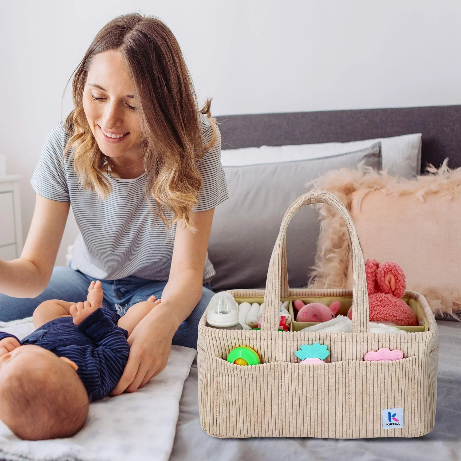 ارگانایزر لوازم کودک خیرا - سبد ذخیره سازی لوازم کودک با جنس مخمل کبریتی به همراه جداکننده، 8 جیب و دسته های بزرگ - کیف قابل حمل برای لوازم ضروری نوزاد