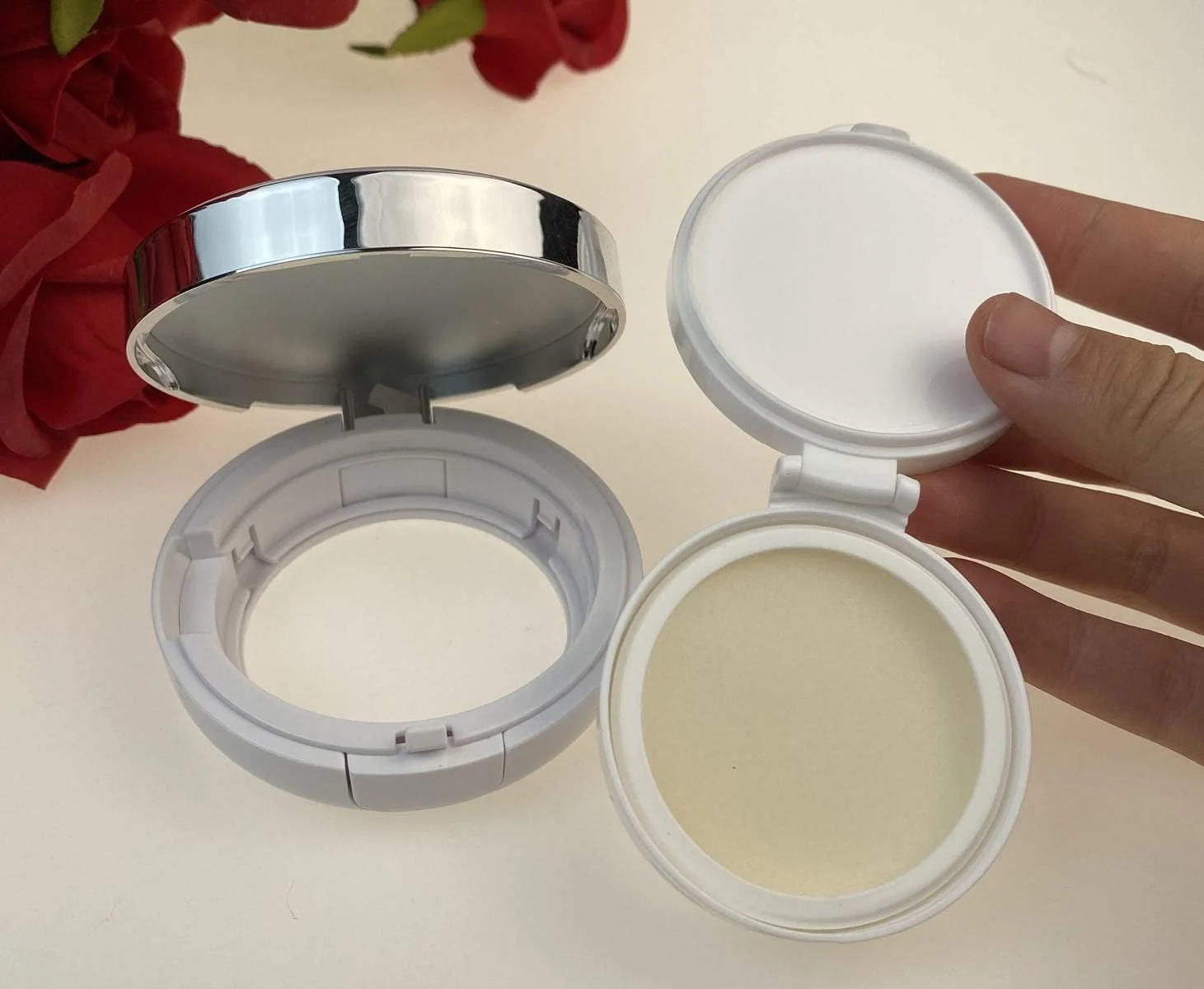 ظرف پودر آرایشی لوکس سفید با لبه نقره ای ASTRQLE، 15 گرم، 0.5 اونس، همراه با پد هوا، پد پودری اسفنجی و ظرف داخلی اضافی برای کرم BB و فونداسیون ظرف پودر آرایشی لوکس سفید با لبه نقره ای ASTRQLE، 15 گرم، 0.5 اونس، همراه با پد هوا، پد پودری اسفنجی و ظرف داخلی اضافی برای کرم BB و فونداسیون