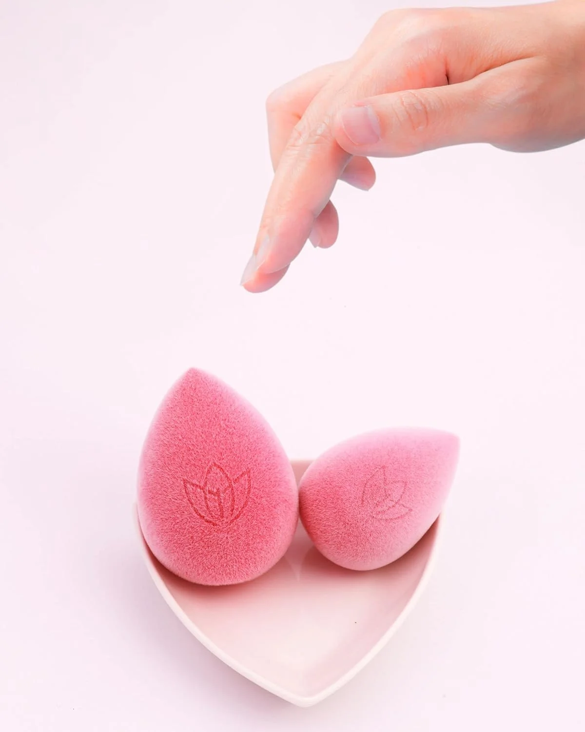 ست اسفنج آرایشی حرفه ای Ami Beauty - بدون لاتکس، ضد حساسیت و بدون بو، مناسب برای استفاده و ترکیب آرایش - همراه با جعبه اسفنج آرایشی (هلویی) ست اسفنج آرایشی حرفه ای Ami Beauty - بدون لاتکس، ضد حساسیت و بدون بو، مناسب برای استفاده و ترکیب آرایش - همراه با جعبه اسفنج آرایشی (هلویی)