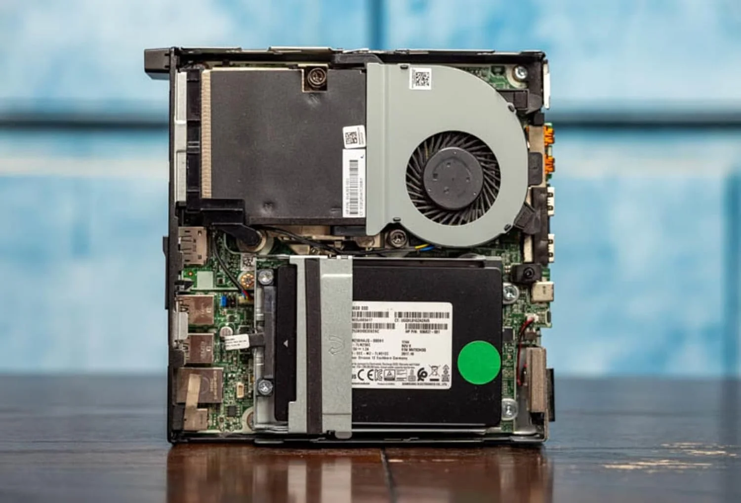 مینی دسکتاپ HP EliteDesk 800 G3 | پردازنده Core i5-6500 - هارد درایو SSD 512 گیگابایتی - رم 8 گیگابایتی | 4 هسته @ 3.6 گیگاهرتز ویندوز 10 پرو مشکی (بازسازی شده)