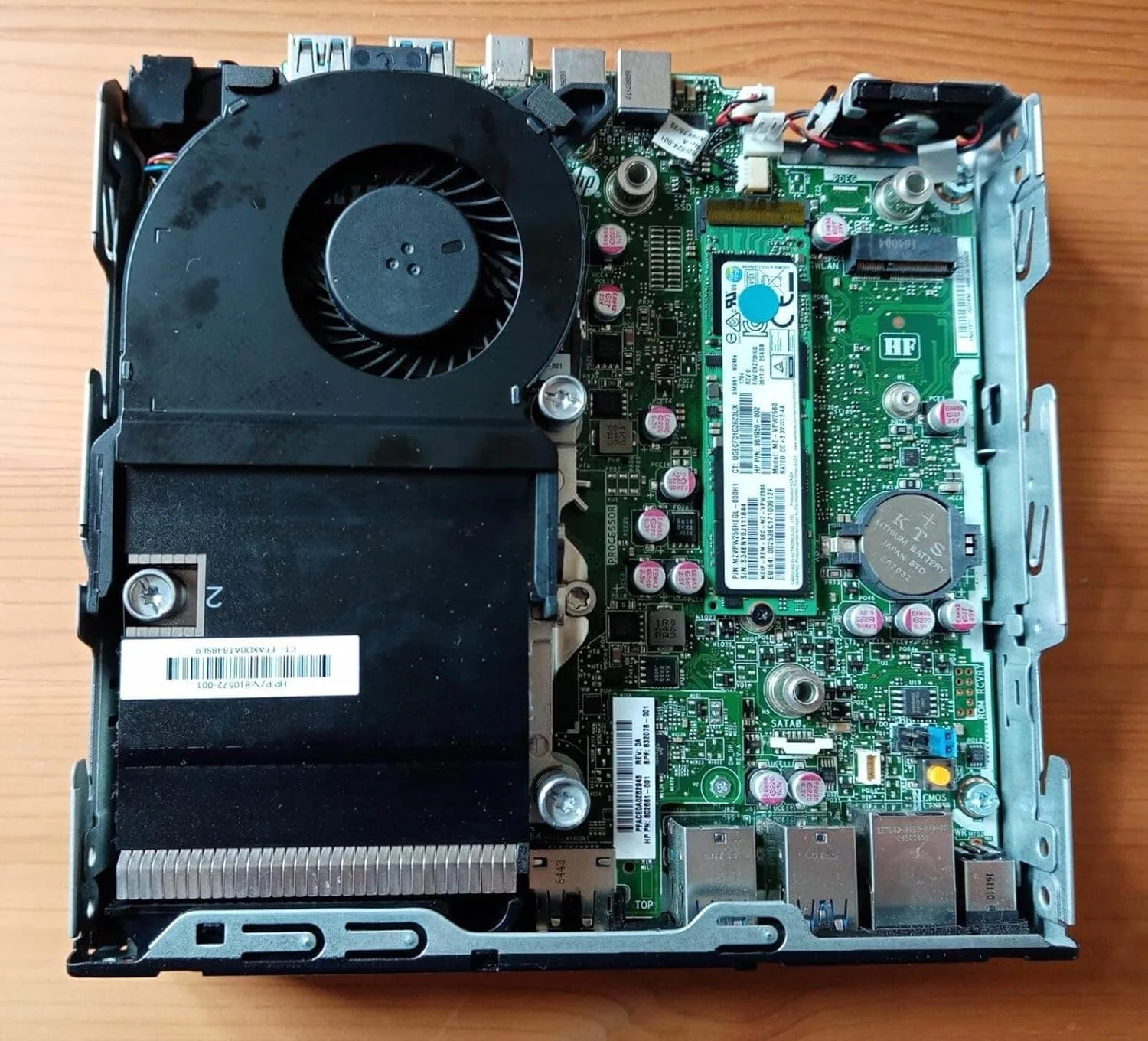 مینی کامپیوتر رومیزی HP EliteDesk 800 G2 | پردازنده Core i5-6400T - حافظه SSD 16 گیگابایتی - رم 16 گیگابایتی | 4 هسته @ 2.80 گیگاهرتز ویندوز 10 پرو مشکی (بازسازی شده)