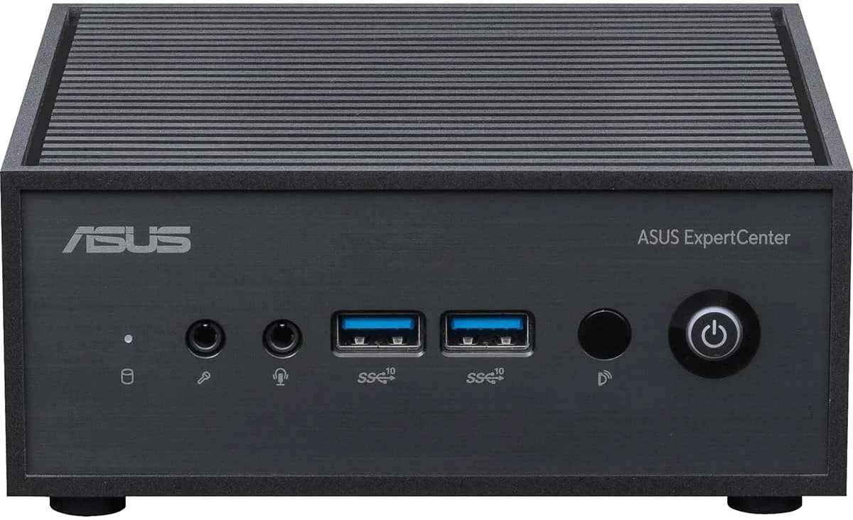 سیستم مینی پی سی بدون فن ایسوس ExpertCenter PN42 با پردازنده چهار هسته ای N100، رم 4 گیگابایتی، اس اس دی 128 گیگابایتی M.2، وای فای 6E، پشتیبانی از سه نمایشگر 4K، یک پورت LAN، dTPM، و ویندوز 11 پرو سیستم مینی پی سی بدون فن ایسوس ExpertCenter PN42 با پردازنده چهار هسته ای N100، رم 4 گیگابایتی، اس اس دی 128 گیگابایتی M.2، وای فای 6E، پشتیبانی از سه نمایشگر 4K، یک پورت LAN، dTPM، و ویندوز 11 پرو