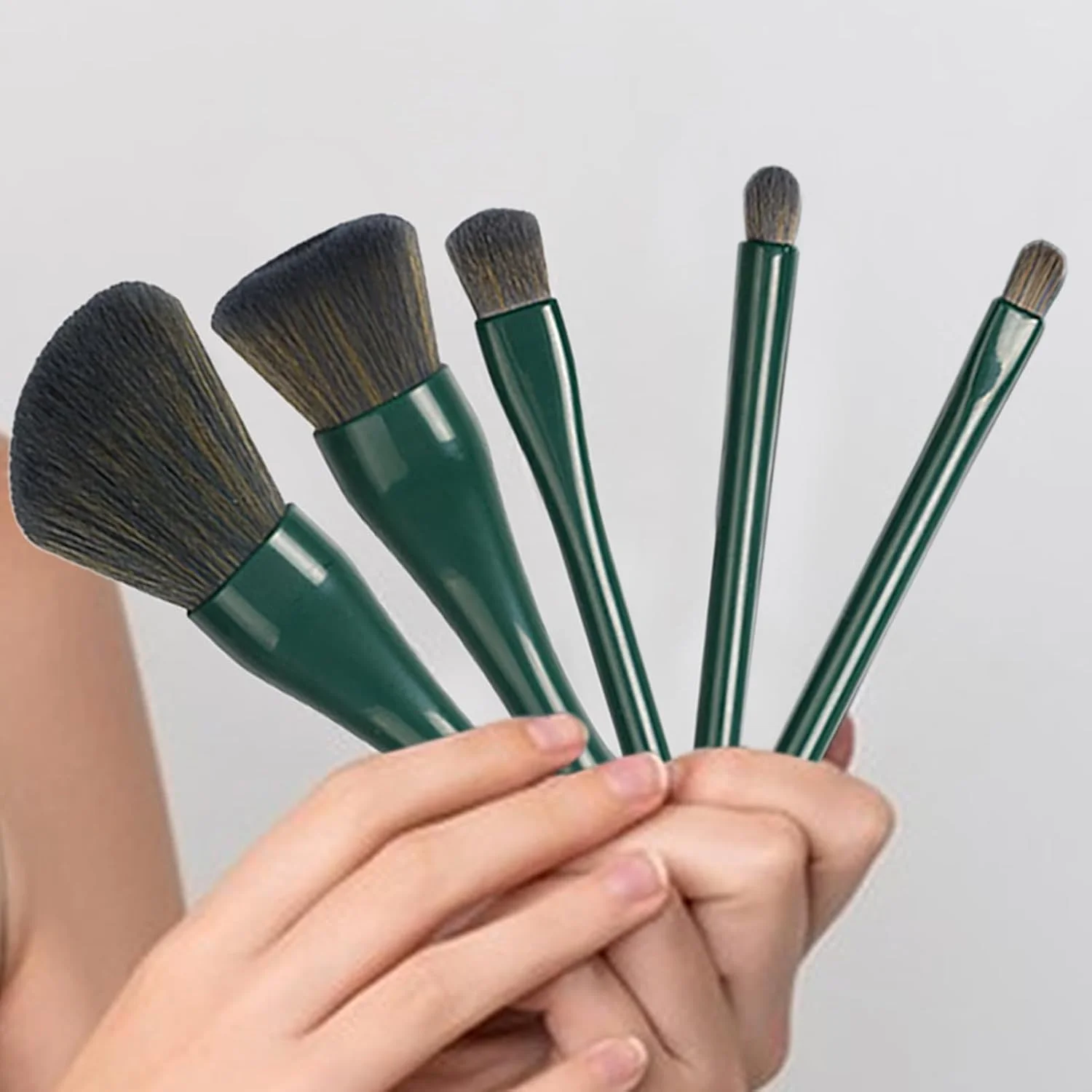 ست برس آرایشی مسافرتی، ست برس آرایشی مسافرتی | ابزار آرایشی قابل حمل و جمع شونده برای زنان و دختران، مناسب رژگونه، کرم پودر، کانسیلر، سایه چشم و پودر فیکس