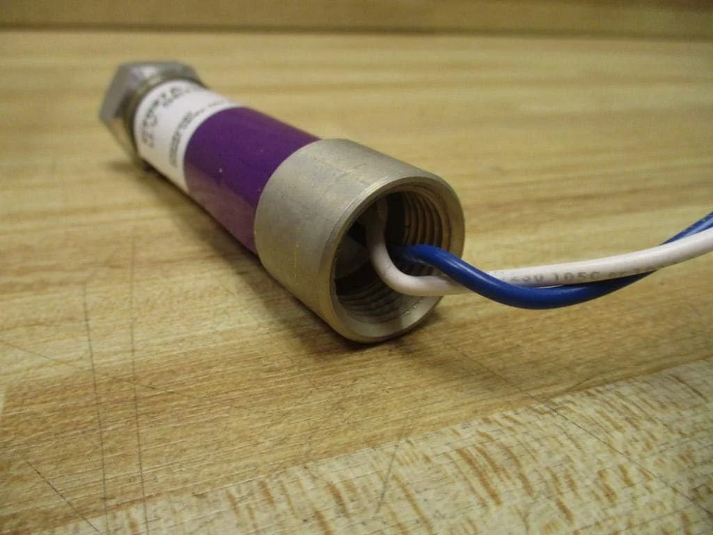 حسگر شعله هانیول مدل C7027A1049، فرابنفش، Minipeeper، کنترل 7800 C7027A حسگر شعله هانیول مدل C7027A1049، فرابنفش، Minipeeper، کنترل 7800 C7027A