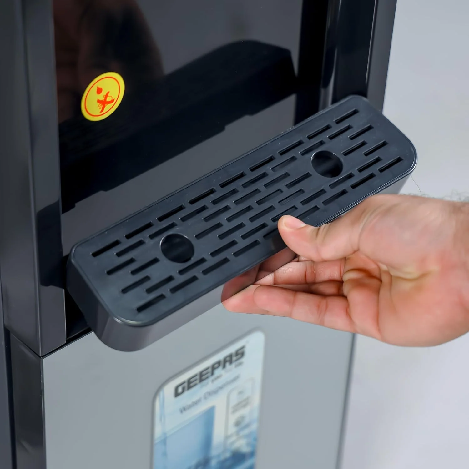 آبسردکن، آبجوش کن و آب معمولی Geepas مدل GWD17039 دارای کابینت | دارای 3 گزینه شیر فشاری، خنک کننده سریع آبسردکن، آبجوش کن و آب معمولی Geepas مدل GWD17039 دارای کابینت | دارای 3 گزینه شیر فشاری، خنک کننده سریع