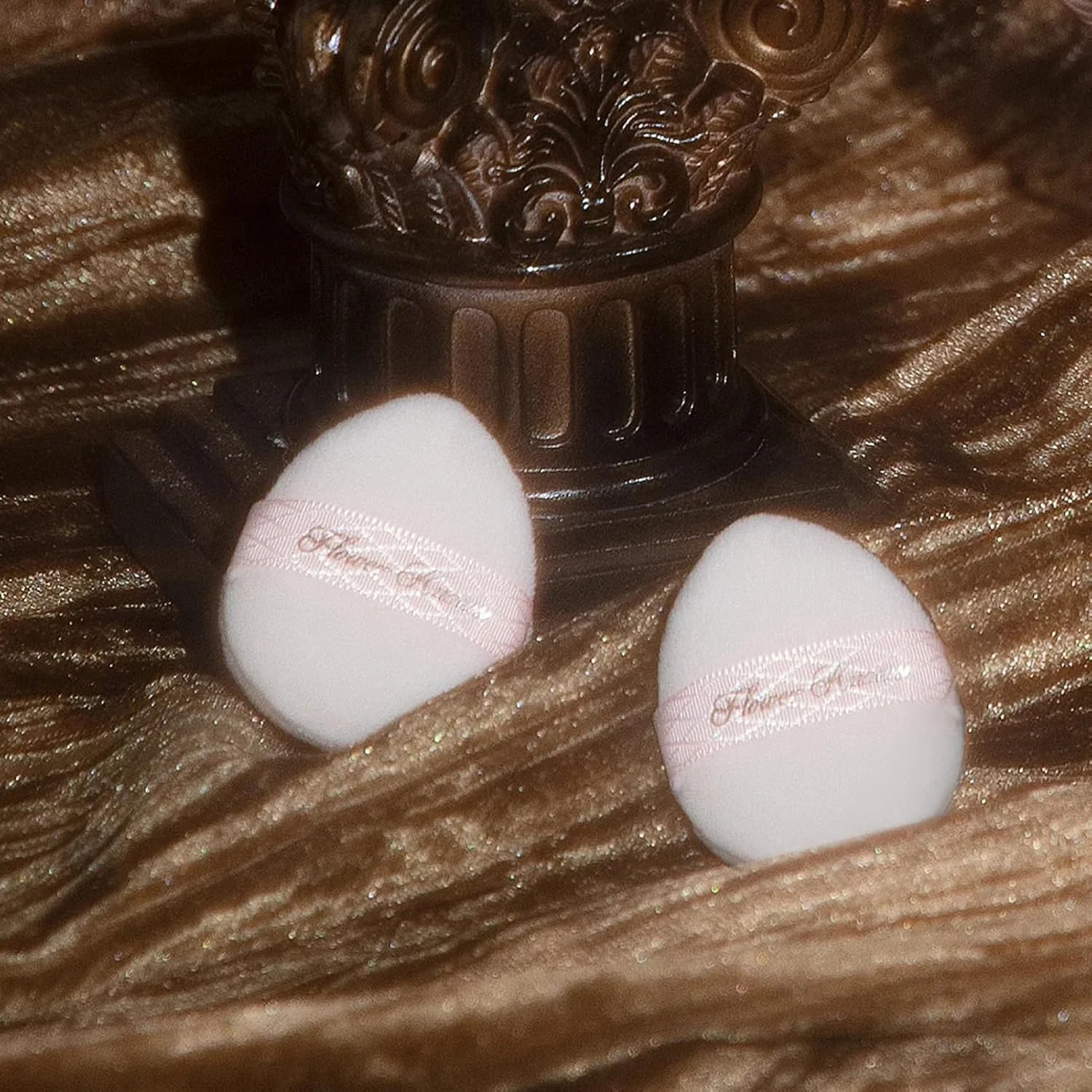 پد پودری مینی فلاور نوز، با خرید یک رژگونه پودری، یک پد مینی فرشته کوچک هدیه بگیرید، نرم و قابل استفاده مجدد (پد پودری مینی)