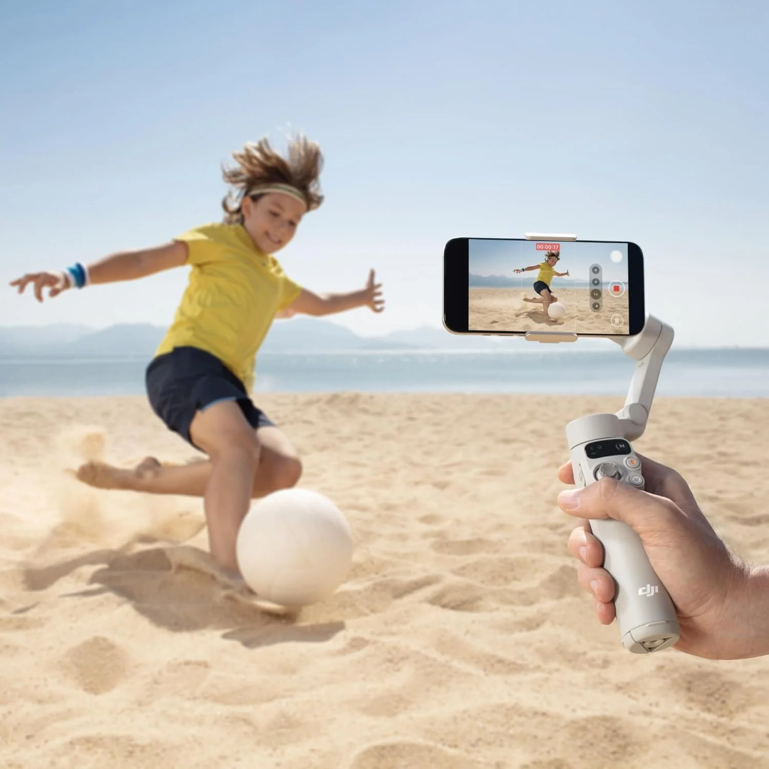 DJI Osmo Mobile 7 گیمبال استابلایزر برای آیفون، اندروید، سه پایه داخلی، گریپ راحت، گیمبال تلفن 3 محوره، ActiveTrack 7.0، ویرایش OneTap، شارژ تلفن، نسخه امارات