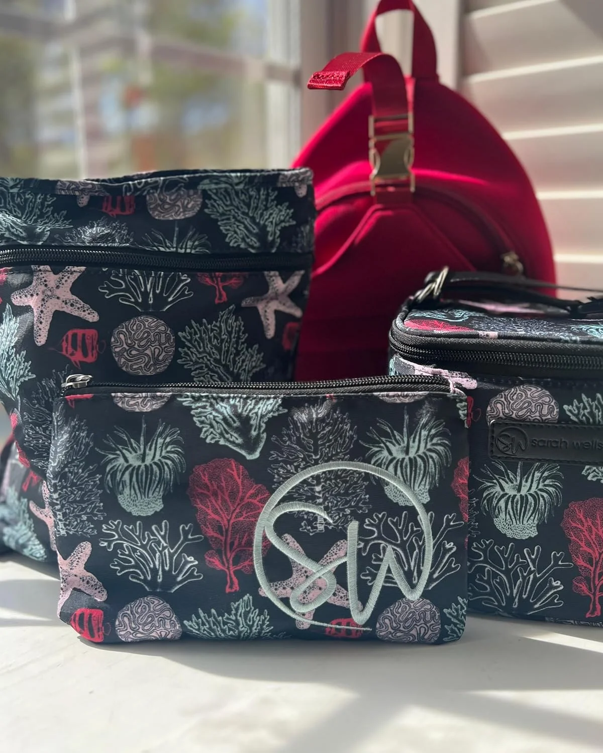 کیف خشک و خیس Sarah Wells Pumparoo برای قطعات پمپ سینه - سازمان دهنده جمع و جور با جیب ضد آب، زیرانداز و ترفند یخچال - لوازم جانبی پمپاژ قابل شستشو در ماشین لباسشویی (اقیانوس)