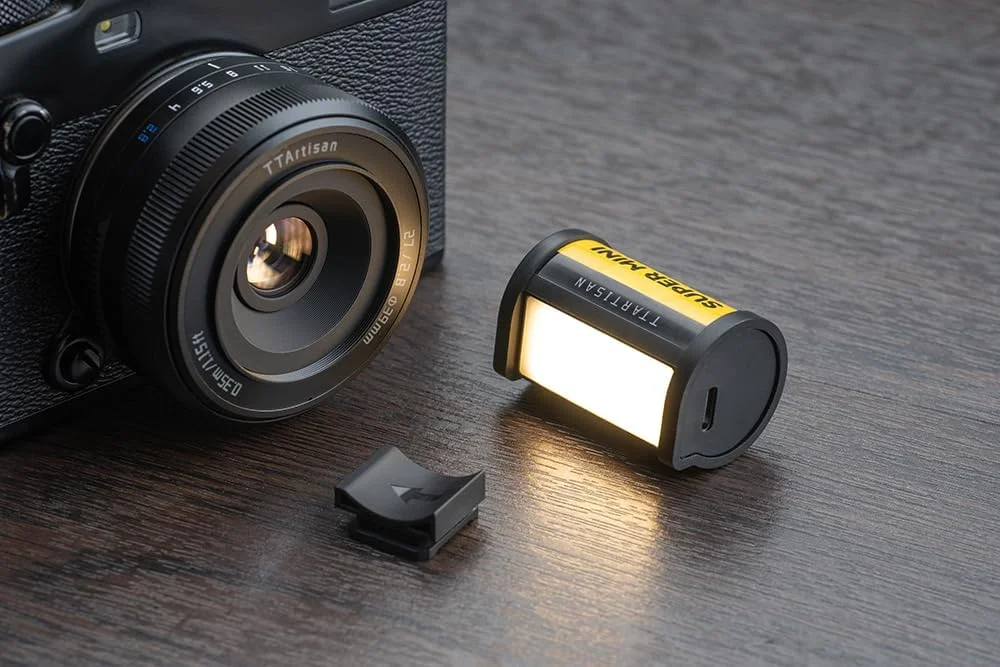 چراغ LED سوپر مینی مغناطیسی قابل شارژ TTArtisan با طراحی رترو و مانت کفشک سرد