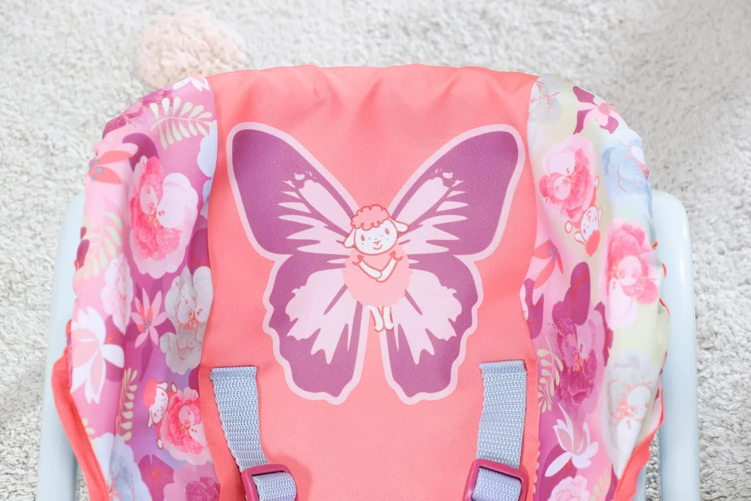 صندلی راحتی فعال بیبی آنابل، لوازم جانبی عروسک های سایز 36 سانتی متر / 43 سانتی متر، صندلی و کریر 2 در 1، شامل روکش پارچه ای، دسته ارگونومیک، کمربند ایمنی، مناسب از 3 سالگی، چند رنگ (706657) صندلی راحتی فعال بیبی آنابل، لوازم جانبی عروسک های سایز 36 سانتی متر / 43 سانتی متر، صندلی و کریر 2 در 1، شامل روکش پارچه ای، دسته ارگونومیک، کمربند ایمنی، مناسب از 3 سالگی، چند رنگ (706657)