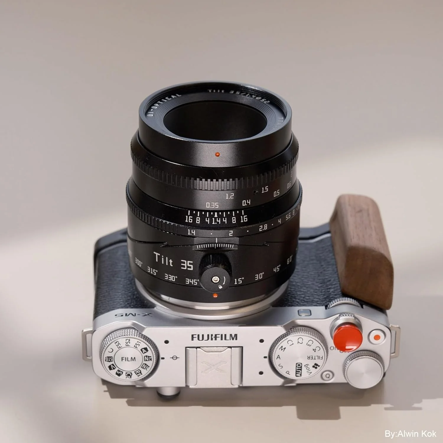 لنز تی‌تی‌آرتیسان 35mm F1.4 تیلت X-Mount APS-C برای فوجی، لنز فوکوس دستی برای دوربین‌های فوجی‌فیلم X-Mount مدل‌های X-A7 X-H2 X-H2S X-T30 X-T301 X-T4 X-T5 X-T50 X-T100 X-T200 X-Pro2 X-Pro3 X-E4 X-S10 X-S20