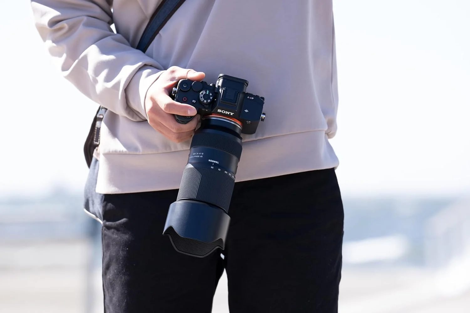 تامرون - 50-300mm F/4.5-6.3 Di III VC VXD برای سونی - مناسب برای عکاسی از افراد، مناظر و مسافرت - زوم فوقالعاده چندگانه - A069 تامرون - 50-300mm F/4.5-6.3 Di III VC VXD برای سونی - مناسب برای عکاسی از افراد، مناظر و مسافرت - زوم فوقالعاده چندگانه - A069
