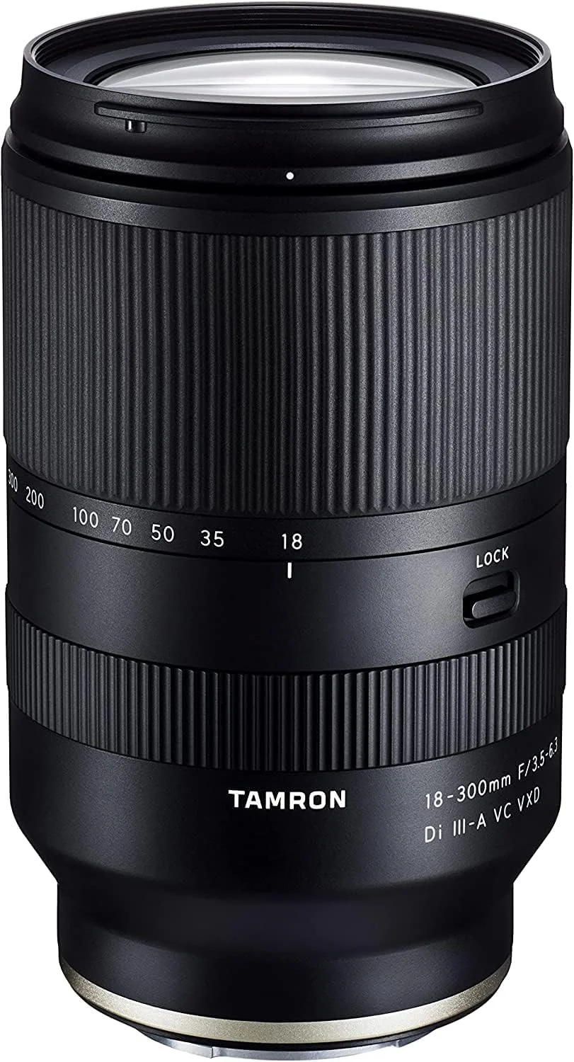 لنز زوم تامرون 18-300mm F/3.5-6.3 Di III-A VC VXD - مدل B061S نسخه امارات متحده عربی برای دوربین های بدون آینه APS-C سونی