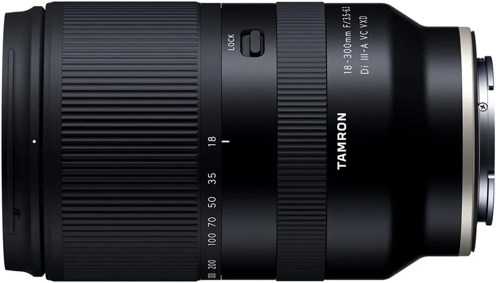 لنز زوم تامرون 18-300mm F/3.5-6.3 Di III-A VC VXD - مدل B061S نسخه امارات متحده عربی برای دوربین های بدون آینه APS-C سونی