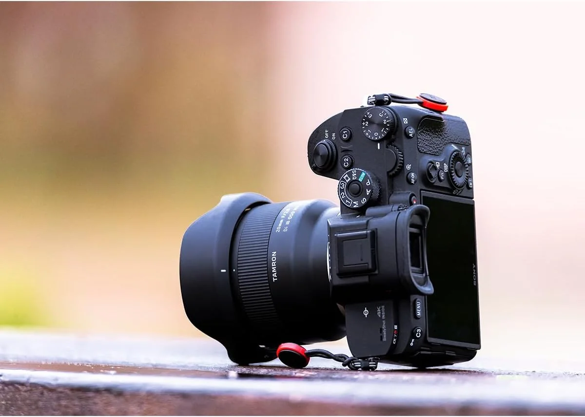 تامرون - لنز 20mm F/2.8 DI III OSD 1/2 برای دوربین های سونی E مانت - زاویه فوق عریض - ماکرو 1:2 - سبک و جمع و جور - ایده آل برای عکاسی روزمره - F050SF تامرون - لنز 20mm F/2.8 DI III OSD 1/2 برای دوربین های سونی E مانت - زاویه فوق عریض - ماکرو 1:2 - سبک و جمع و جور - ایده آل برای عکاسی روزمره - F050SF