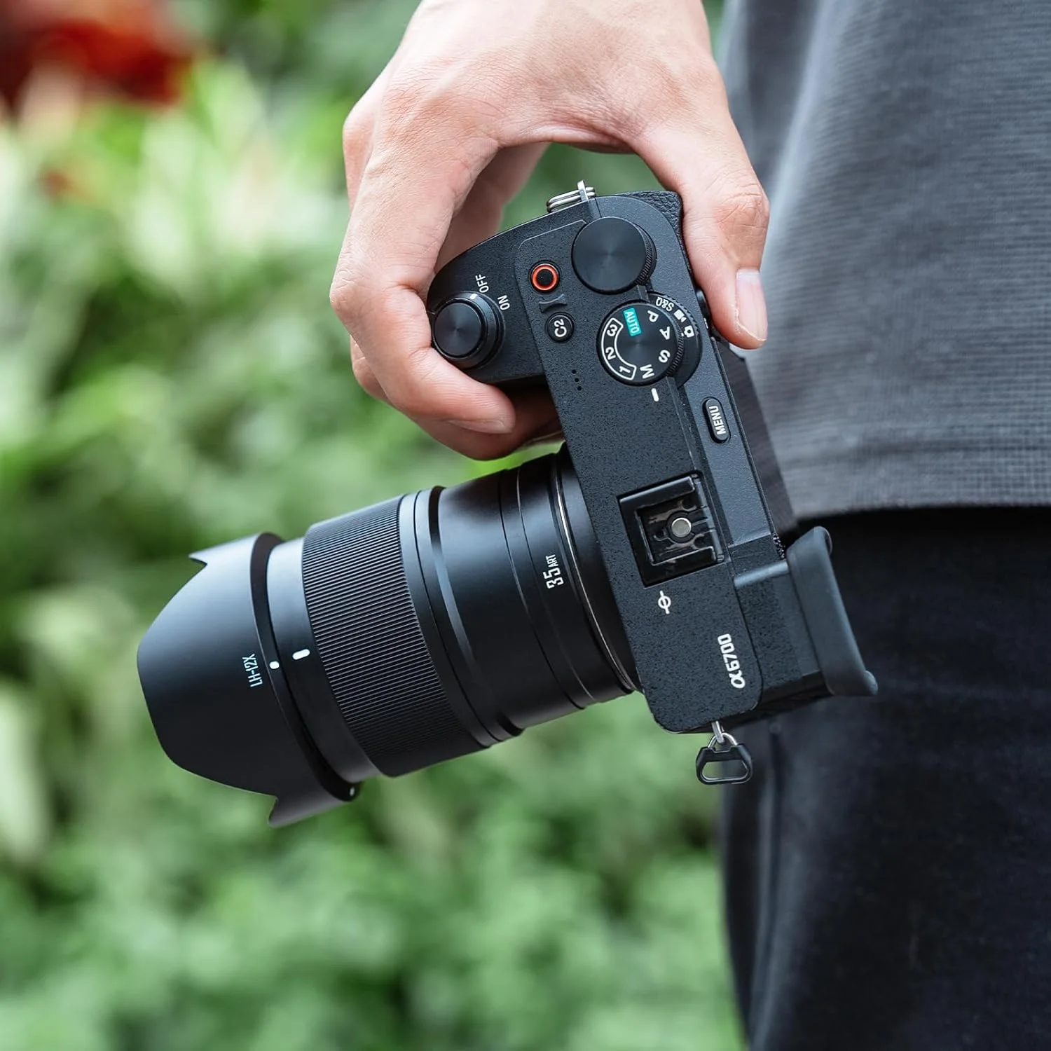 لنز واید انگل 35 میلیمتری YONGNUO YN35mm F1.8S APS-C با فوکوس خودکار برای Sony E-Mount - دیافراگم باز، جمع و جور و سبک، سازگار با ZV-E10 II, A6400, A6000, ZV-E10 (مشکی) لنز واید انگل 35 میلیمتری YONGNUO YN35mm F1.8S APS-C با فوکوس خودکار برای Sony E-Mount - دیافراگم باز، جمع و جور و سبک، سازگار با ZV-E10 II, A6400, A6000, ZV-E10 (مشکی)