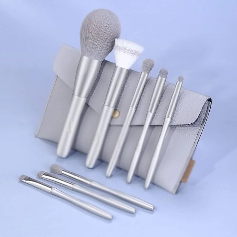 ست کامل 8 تکه برس آرایشی اسکیپدر شامل برس های لب، سایه چشم، رژگونه، پودر فیکس و ابزارهای زیبایی ست کامل 8 تکه برس آرایشی اسکیپدر شامل برس های لب، سایه چشم، رژگونه، پودر فیکس و ابزارهای زیبایی
