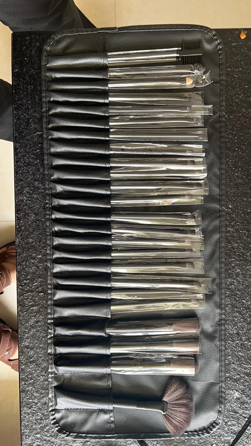 ست برس آرایشی نامزی 24 تکه، برس های آرایشی ممتاز مصنوعی برای کرم پودر، کانسیلر، سایه چشم، رژگونه، رنگ چوب به همراه کیف نگهداری مشکی