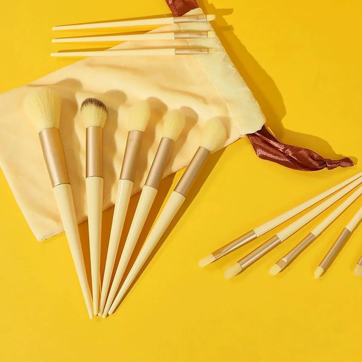 ست ۱۲ عددی براش سایه چشم Namzi، ست براش سایه چشم با کیفیت عالی، براش های حرفه ای آرایش چشم با موهای نرم، براش ترکیبی برای کرم پودر، سایه چشم، ابرو، خط چشم به همراه کیف نگهداری، مشکی B