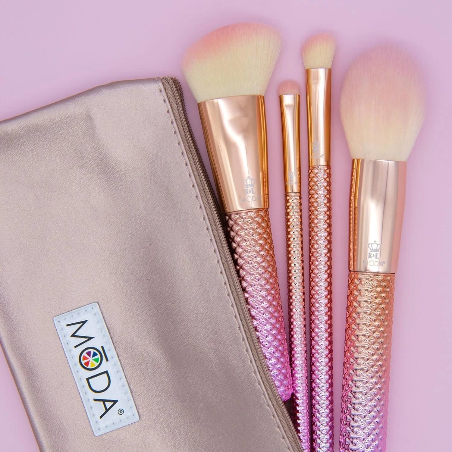 ست کامل براش آرایشی 5 تکه رز متالیک Moda Royal & Langnickel با کیف، شامل براش های پودر گرد، کابوکی زاویه دار، سایه زن زاویه دار و پخش کننده، رز آمبر، MSET-RCK4