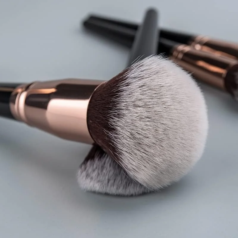 ست برس آرایشی گردویی، شامل برس های هایلایت، کرم پودر، کانتور، رژگونه، با موهای نرم، ابزار آرایشی